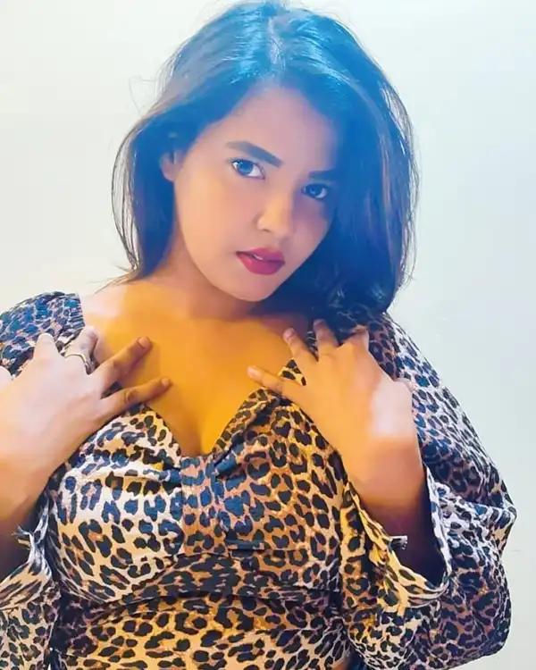 Sakshi vip call girls in Udaipur